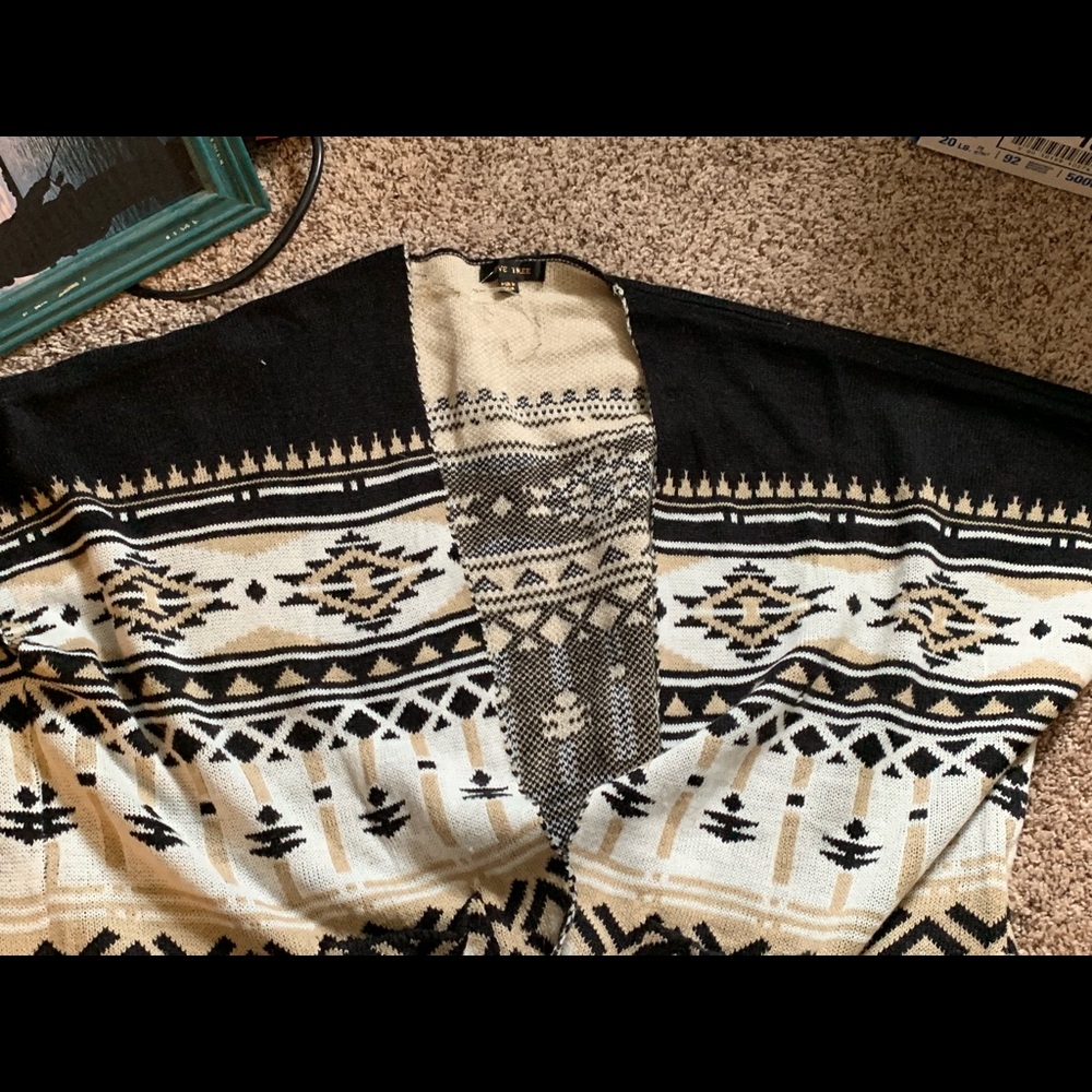 Patterned wool shawl